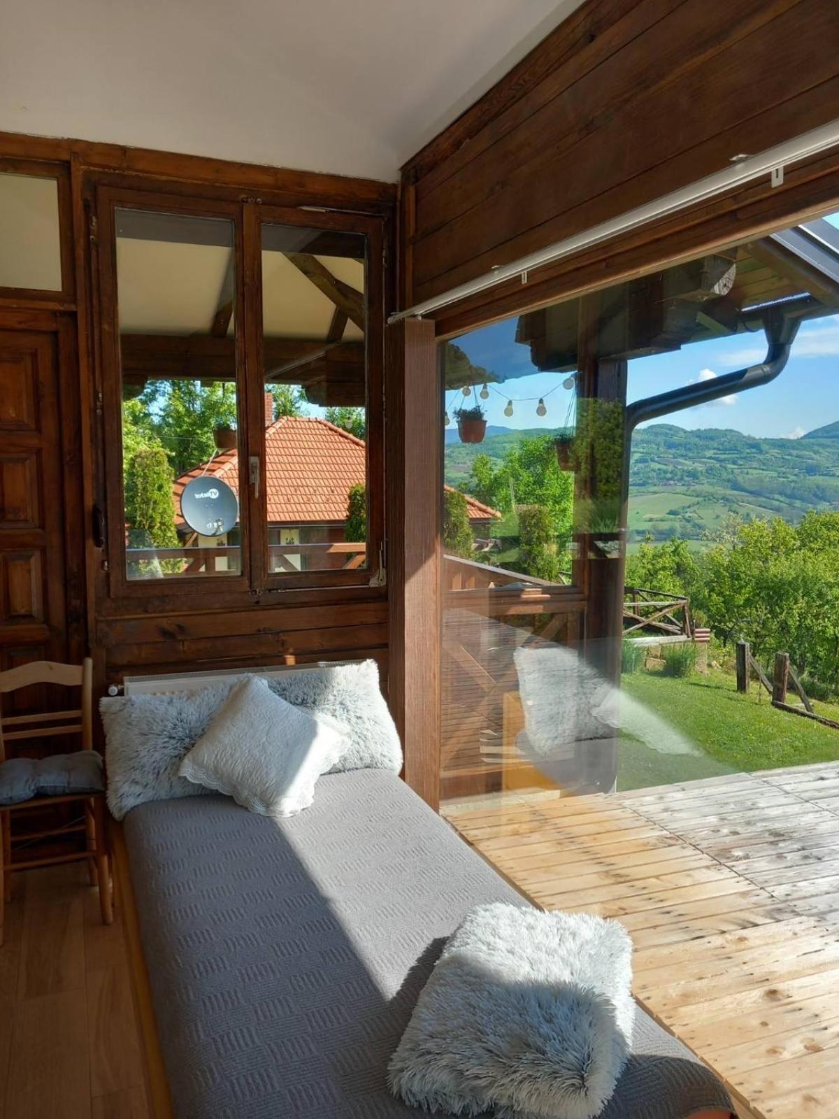 Apartmani Lunija Gornji Milanovac Dış mekan fotoğraf